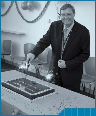 Image of Deputy Australian Statistician Peter Harper cutting cake 